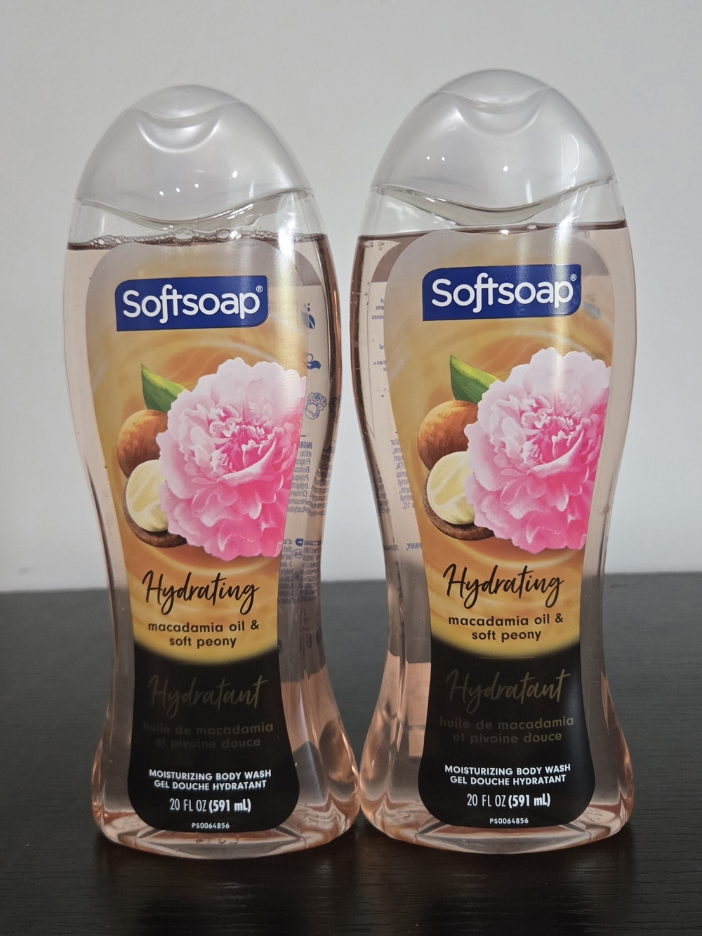 New Softsoap Hydrating Macadamia Oil & Soft Peony Body Wash Set